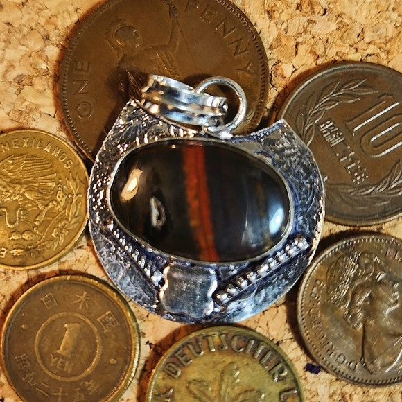 Lovely, Super-Chunky, Oval-Shaped, Natural Tiger Eye Cabochon Pendant. - Picture 5 of 6
